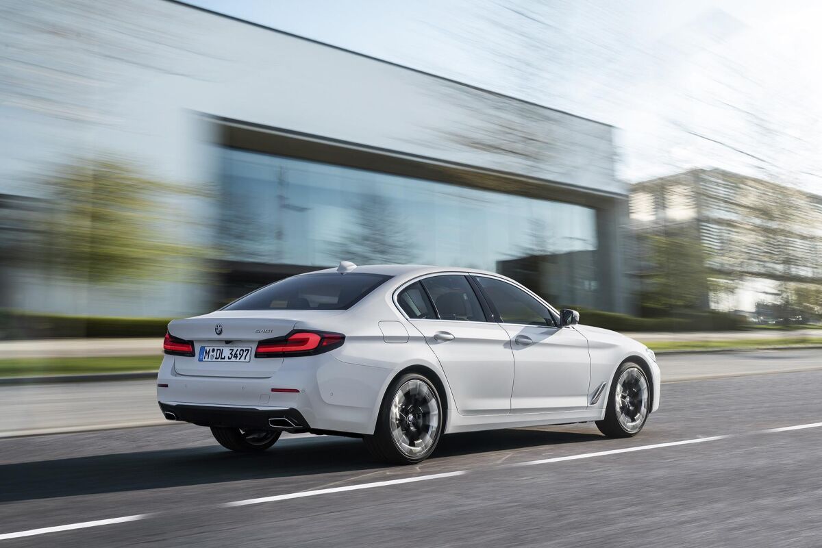 BMW Recalls Nearly 28,000 Cars Over Driveshaft Detachment Risks